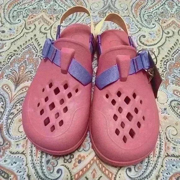 Chaco Other - Chaco NWT Chillos Clog Kids size 5.